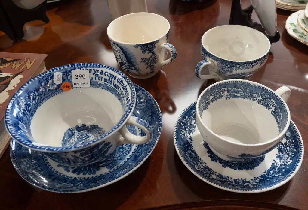 4 breakfast cups, 2 with saucers, one oversized - see photos for detail. Largest cup H-90 W-190. Image 1++