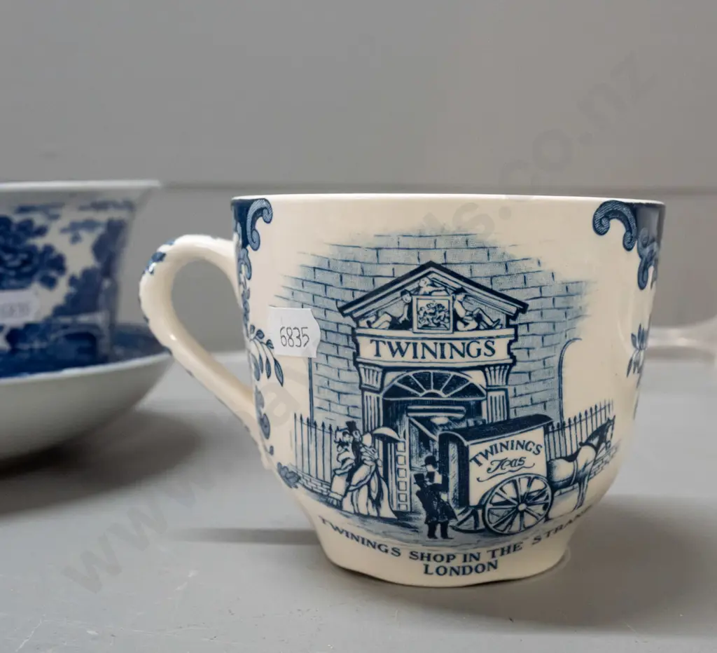 4 breakfast cups, 2 with saucers, one oversized - and a Wedgwood blue & white plate. Largest cup H-90 W-190. Image 1++