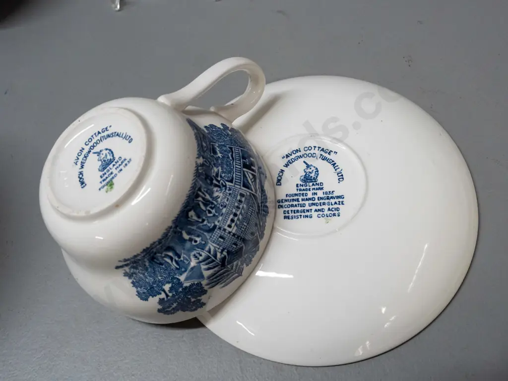 4 breakfast cups, 2 with saucers, one oversized - and a Wedgwood blue & white plate. Largest cup H-90 W-190. Image 1++