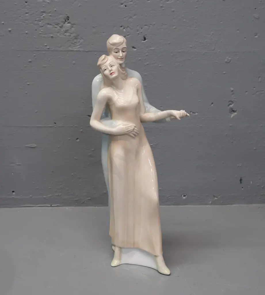 Royal Doulton Reflections "Bolero" dancing couple figure - Marked 1985. H-340 W-140 at base Image 1++