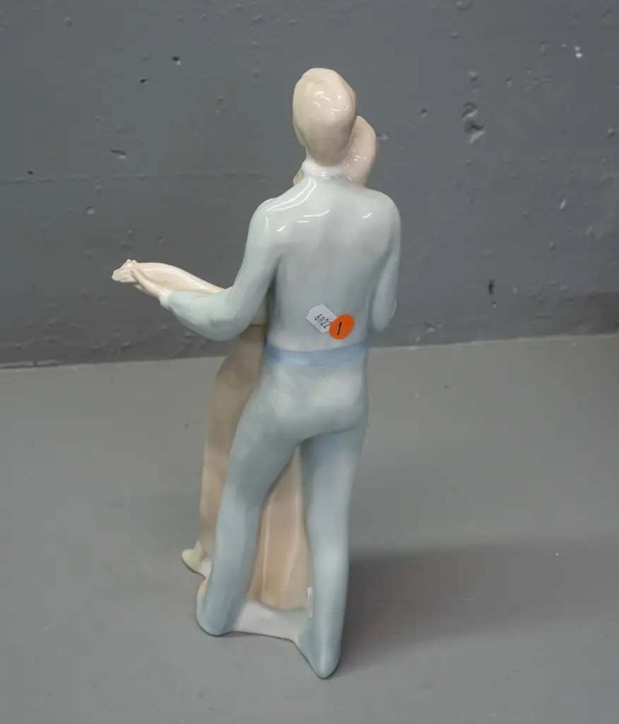 Royal Doulton Reflections "Bolero" dancing couple figure - Marked 1985. H-340 W-140 at base Image 1++