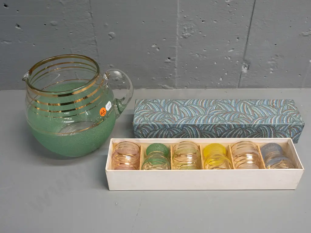 mid-century drinks gilt & frosted band decanter with 6 vary-coloured glasses in original box - slight wear to gilt on Image 1++