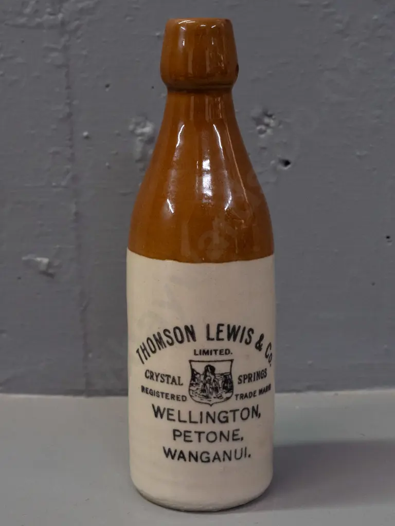 Vintage Thompson Lewis & Co Wellington ginger beer bottle marked Bourne Denby no stopper H-210 Image 1++