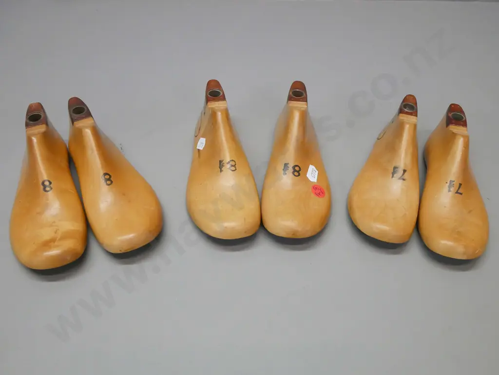 3 pairs of English-made wooden shoe lasts Hobbes & Lewis Kettering Ltd. 7 1/2, 8, 8 1/2. Largest L-170 Image 1++