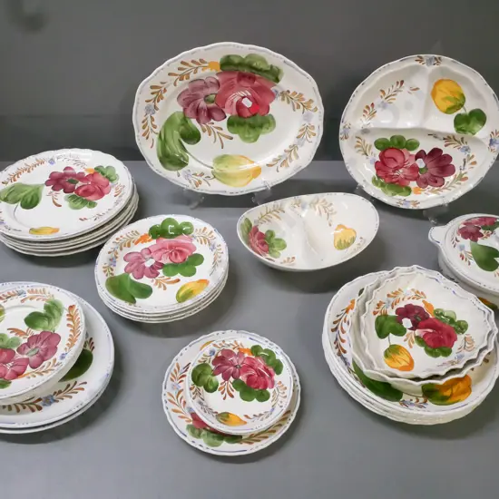 30 pieces Simpsons Belle Fiore hand-painted dinnerware: 6x large plates, 5x smaller plates, 4x side plates, 4x bowls,
