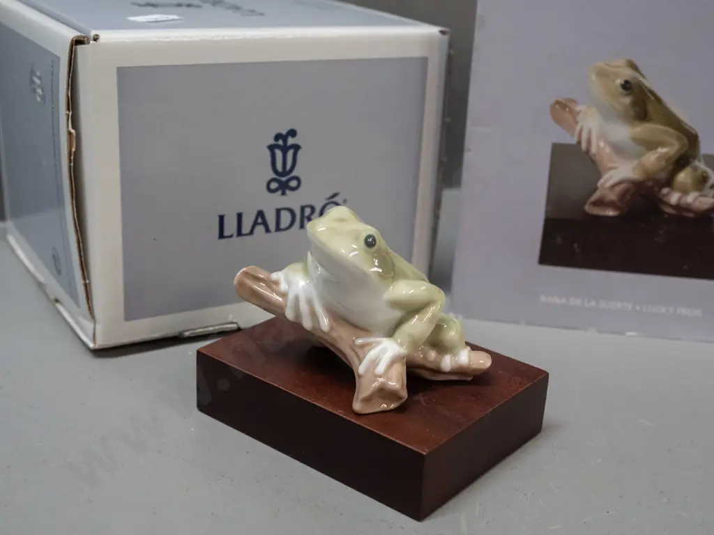 2 Lladro items with original boxes - "Lucky Frog" on wooden base and a quartz clock in porcelain case H-90 W-90 Image 1++