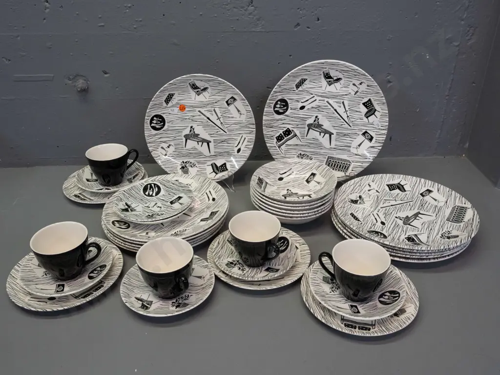 Ridgway Potteries black and white Homemaker pattern tableware - 6-places, missing a cup and 2 side plates - larger plate Image 1++