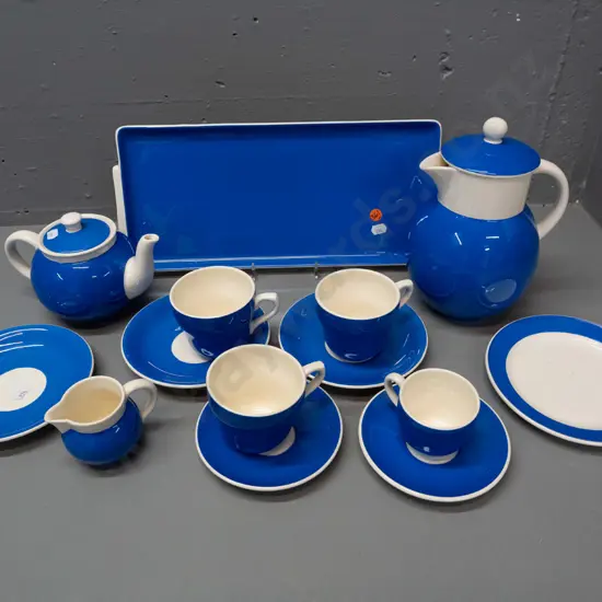 late 1940s / early 50s Villeroy and Boch tea & coffee ware w/ 2 tea/coffee pots, demi-tasse cup & saucer, 3 larger cups