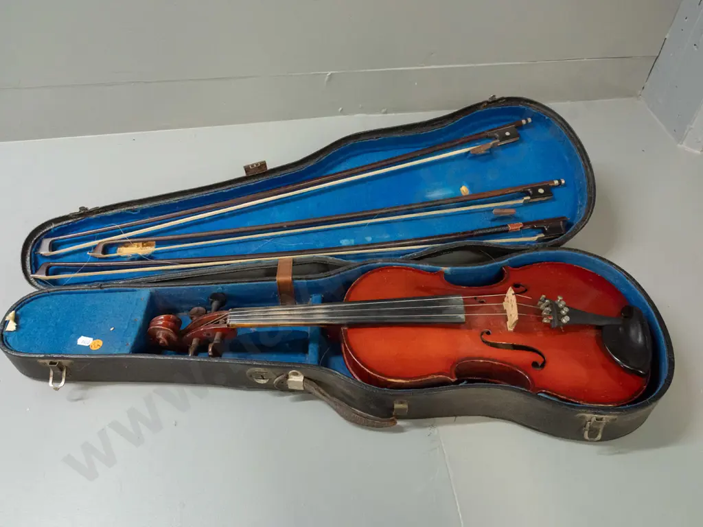 vintage cased violin with 3 bows & spare set of tuning pegs - label inside "Lutherie Artistique - M. Couturieux" - some Image 1++
