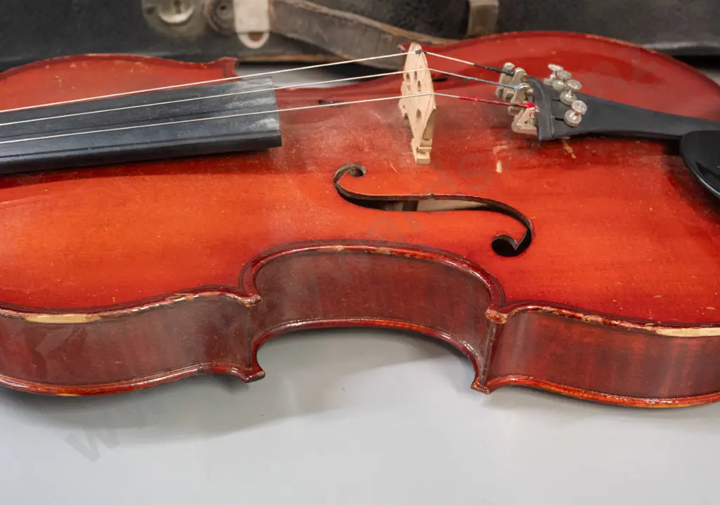vintage cased violin with 3 bows & spare set of tuning pegs - label inside "Lutherie Artistique - M. Couturieux" - some Image 1++