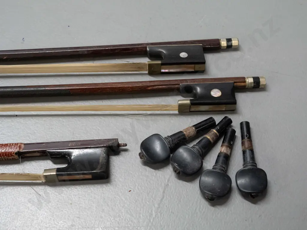 vintage cased violin with 3 bows & spare set of tuning pegs - label inside "Lutherie Artistique - M. Couturieux" - some Image 1++