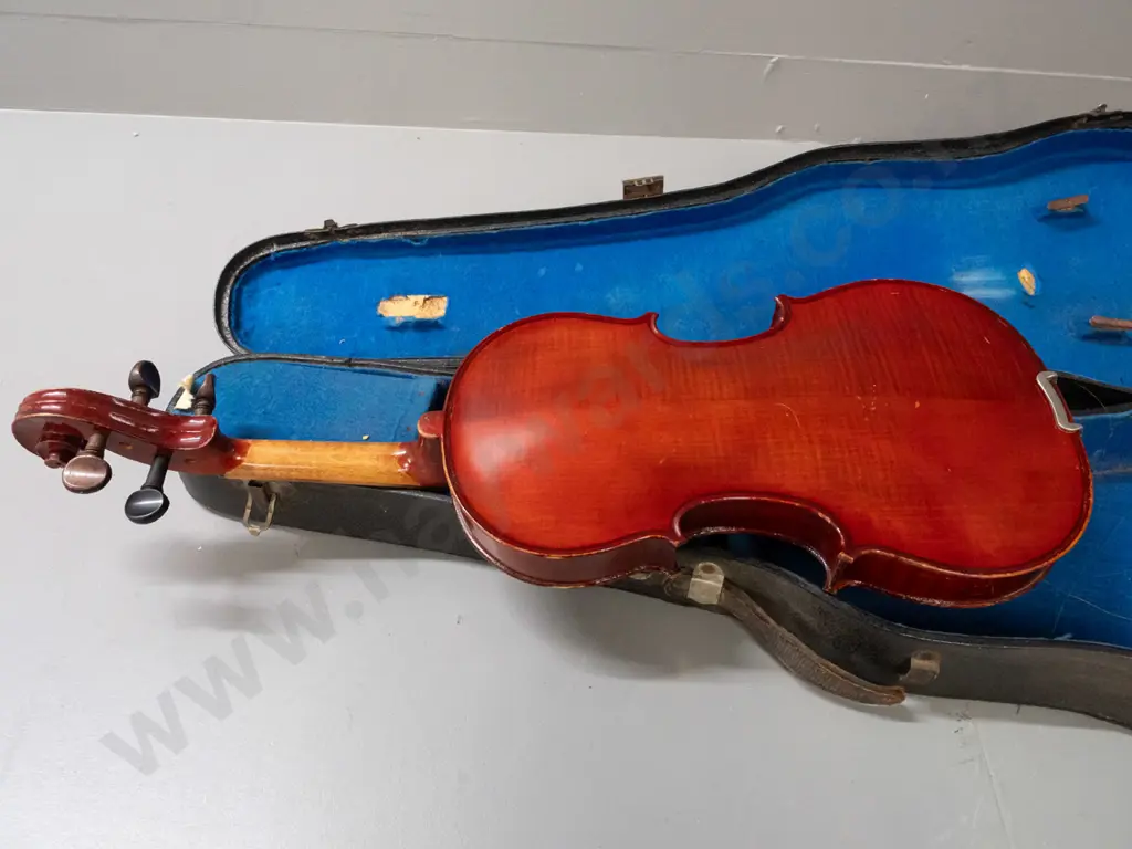 vintage cased violin with 3 bows & spare set of tuning pegs - label inside "Lutherie Artistique - M. Couturieux" - some Image 1++
