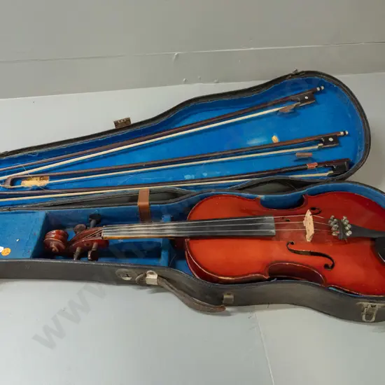 vintage cased violin with 3 bows & spare set of tuning pegs - label inside "Lutherie Artistique - M. Couturieux" - some