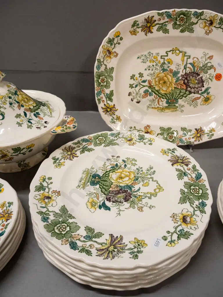 Masons "Strathmore" pattern ironstone table ware - 6 place setting with 3 plate sizes, bowls, 2 lidded tureens, ashett, Image 1++