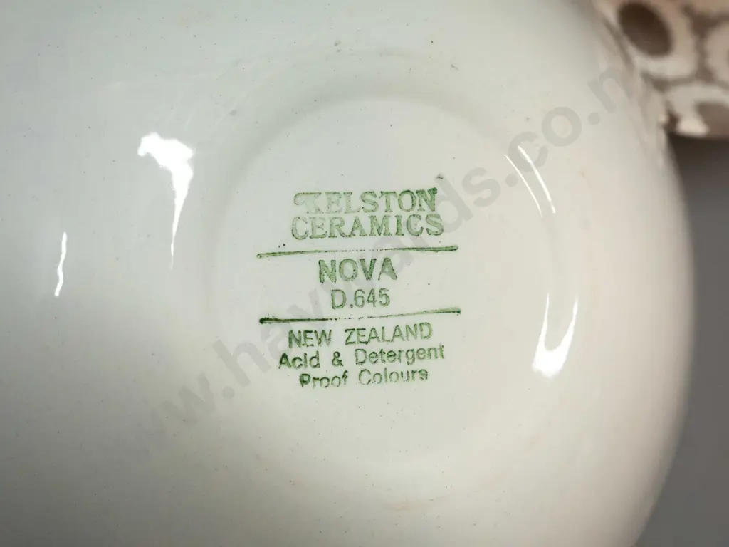 Kelston / Crown Lynn "Nova" pattern 6-place table setting - large and medium plates, bowls, trios and a spare plate. Image 1++