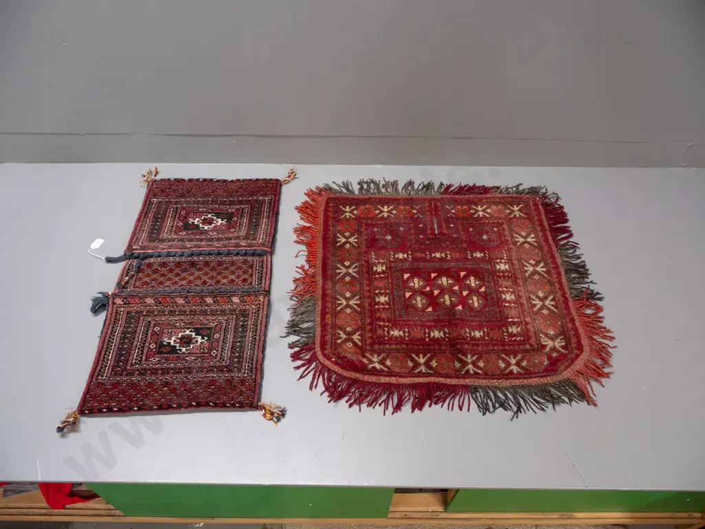 2 Turkish / tribal style hand-knotted wool items - small frilled rug with cutout slot and double-sided small saddle bag, Image 1++