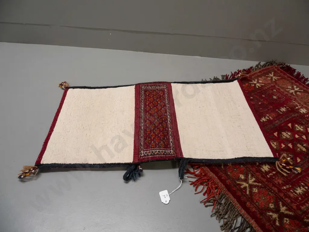 2 Turkish / tribal style hand-knotted wool items - small frilled rug with cutout slot and double-sided small saddle bag, Image 1++