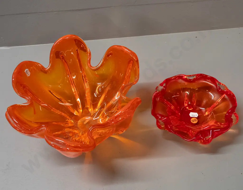 2 pieces art glass - large orange ribbed bowl with Japan label H-150 W-250 and red and amber ashtray Image 1++