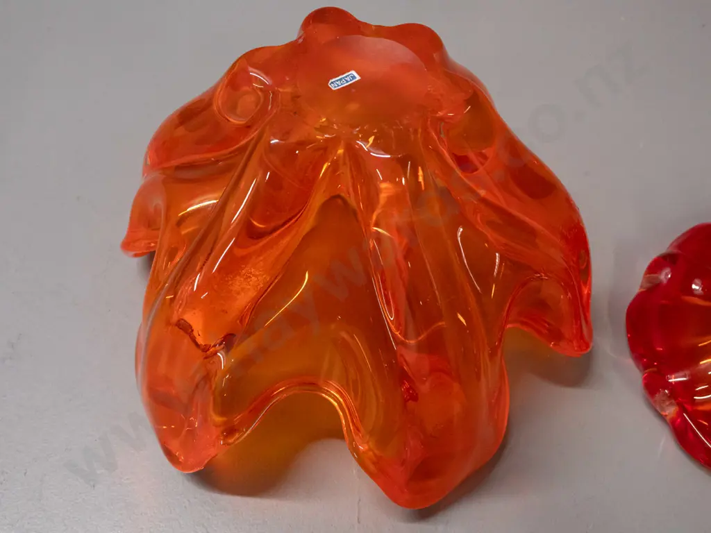 2 pieces art glass - large orange ribbed bowl with Japan label H-150 W-250 and red and amber ashtray Image 1++