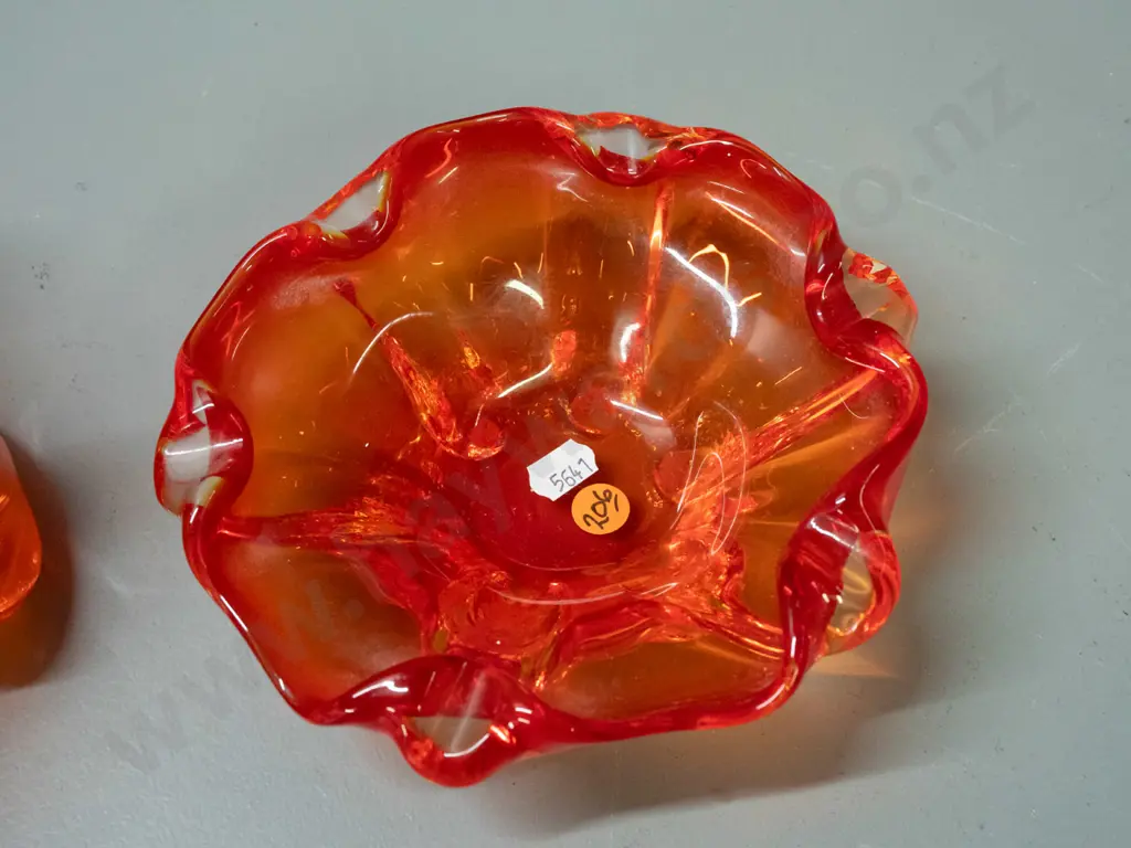 2 pieces art glass - large orange ribbed bowl with Japan label H-150 W-250 and red and amber ashtray Image 1++
