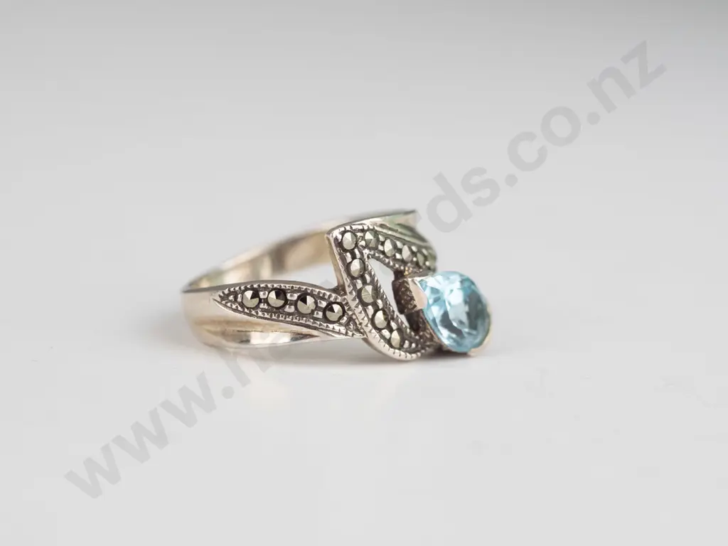 light blue stone silver ring stamped 925 Image 1++