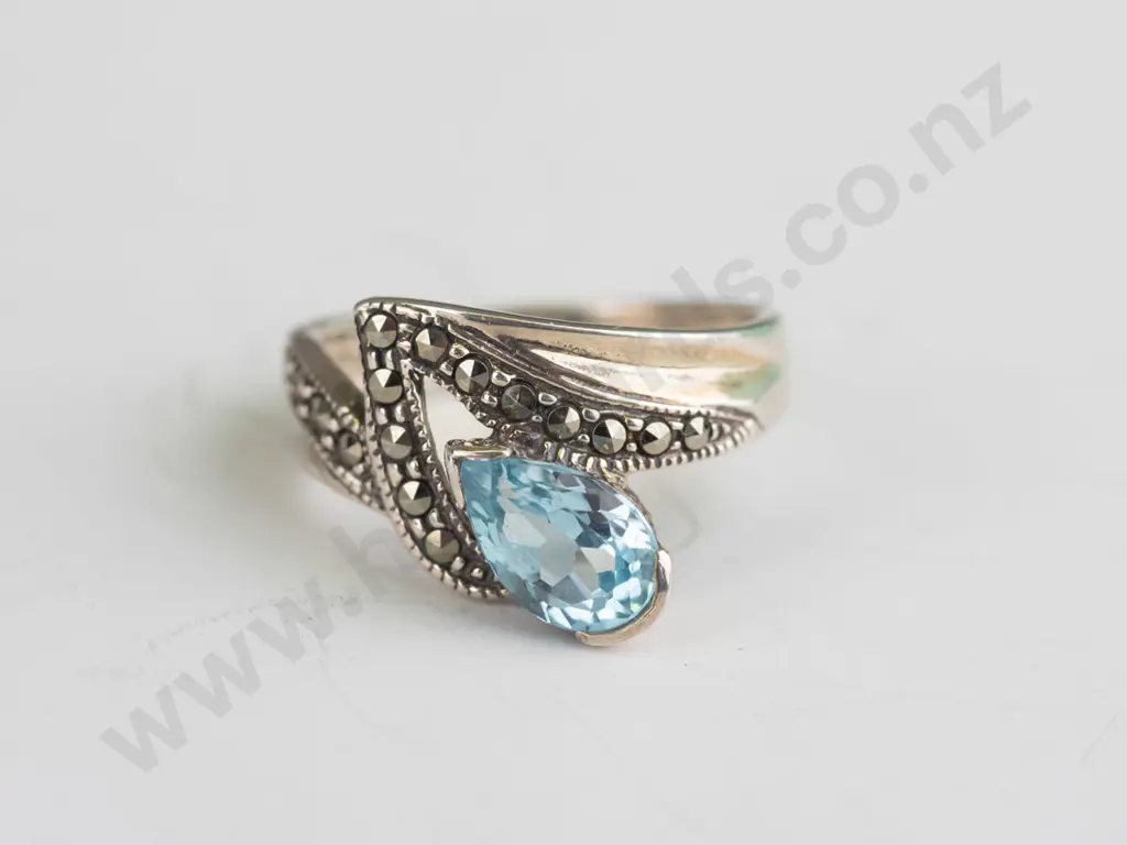 light blue stone silver ring stamped 925 Image 1++