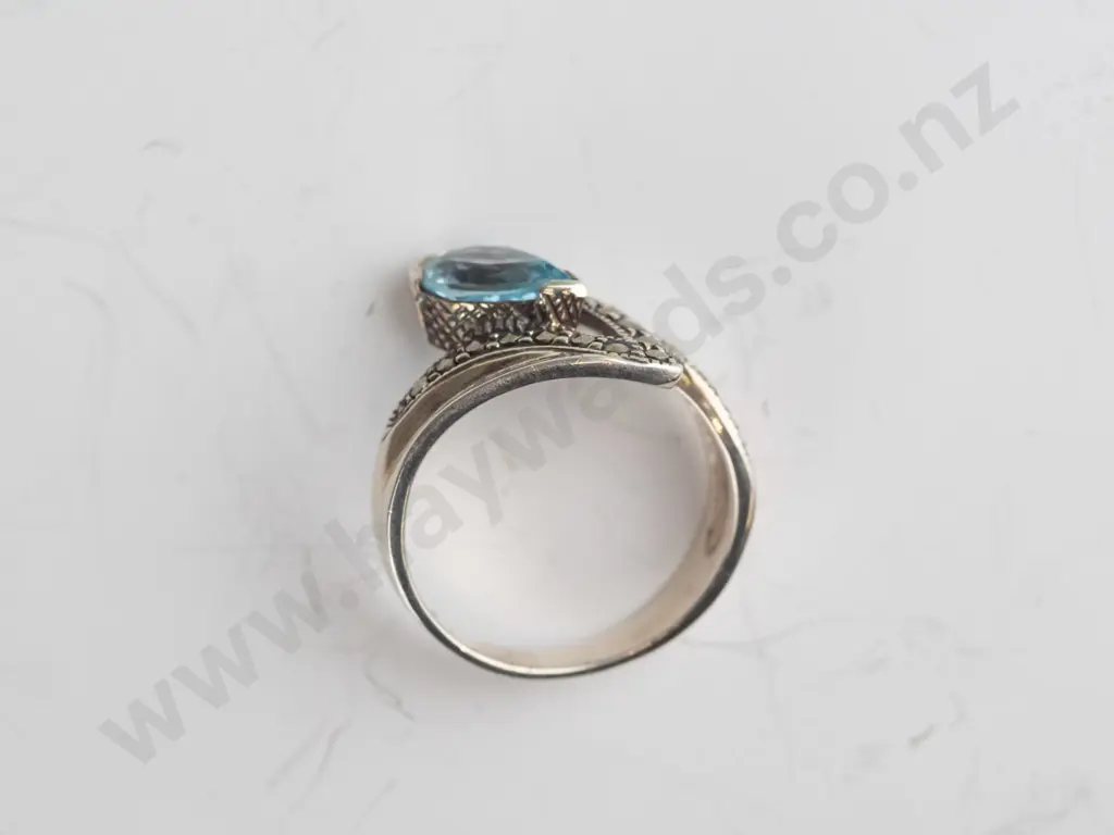 light blue stone silver ring stamped 925 Image 1++
