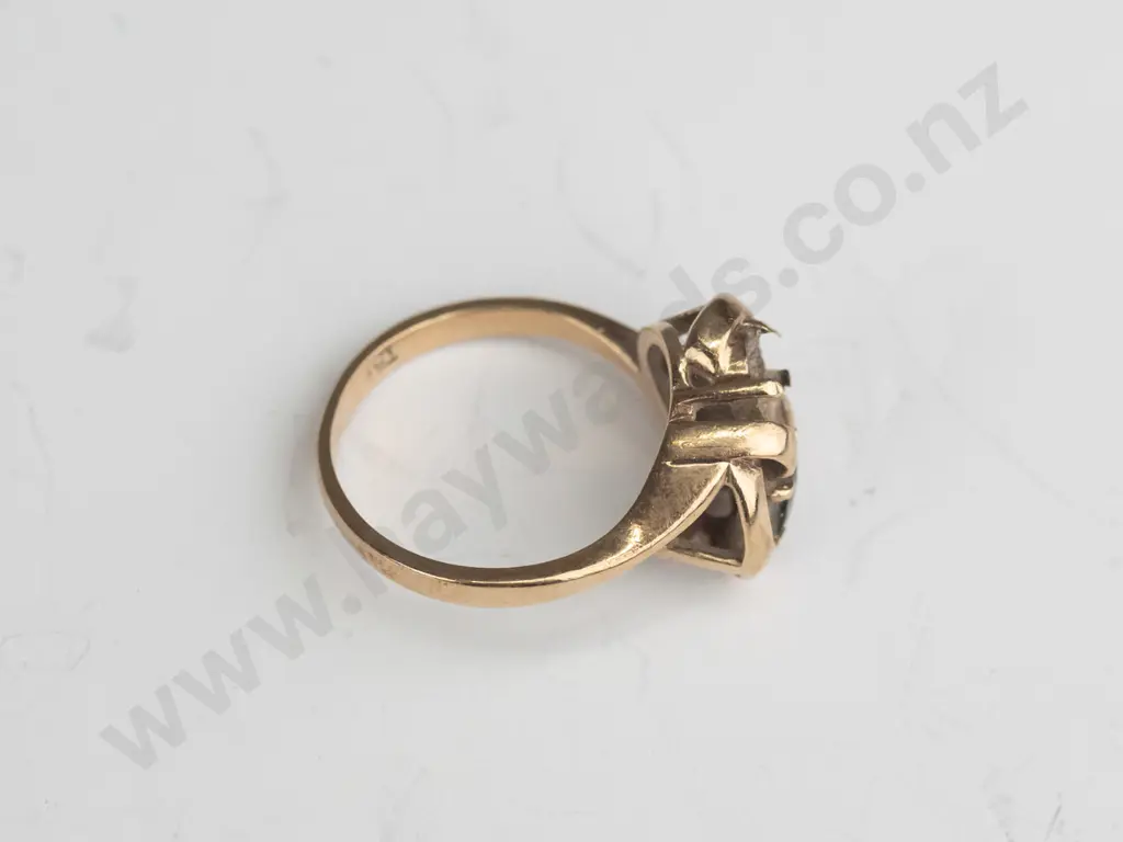 9ct sapphire ring - missing one stone]   3.4gms Image 1++