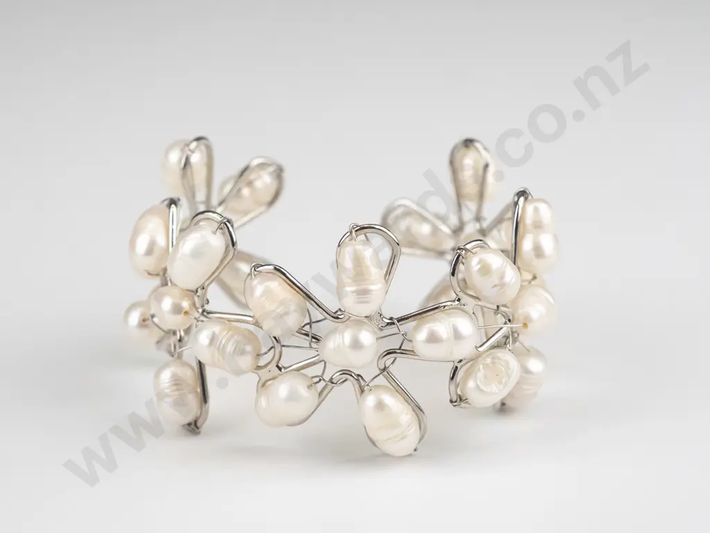metal pearl bracelet - 36gms Image 1++