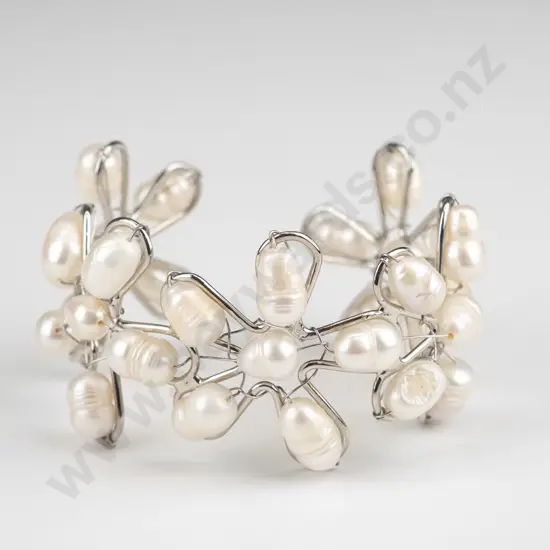 metal pearl bracelet - 36gms