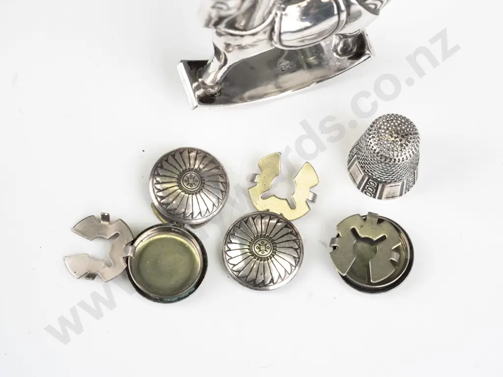sterling silver rocking horse stamped 925, thimble & 4 unmarked buttons - 35 gms in total Image 1++