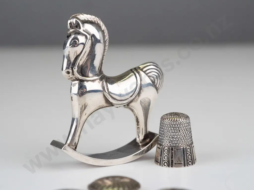 sterling silver rocking horse stamped 925, thimble & 4 unmarked buttons - 35 gms in total Image 1++
