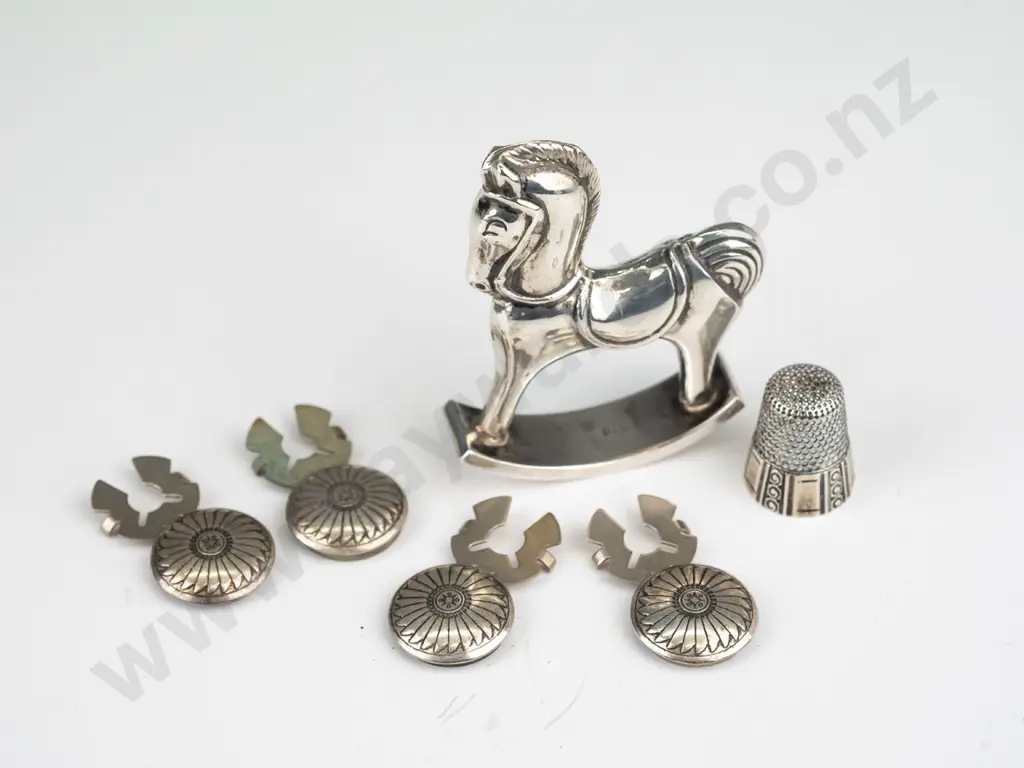 sterling silver rocking horse stamped 925, thimble & 4 unmarked buttons - 35 gms in total Image 1++