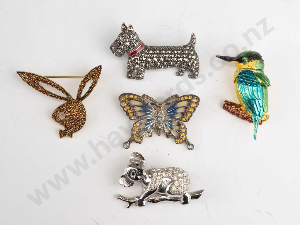 5 costume brooches Image 1++
