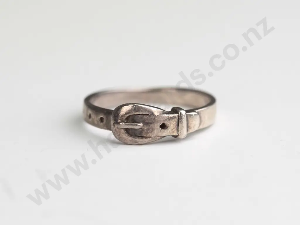 silver buckle ring stamped 925 Image 1++