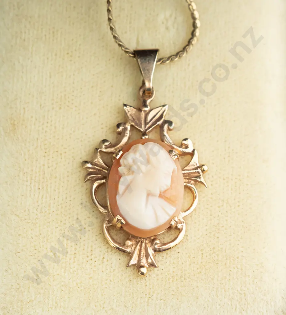 cameo pendant no stamp plated chain Image 1++