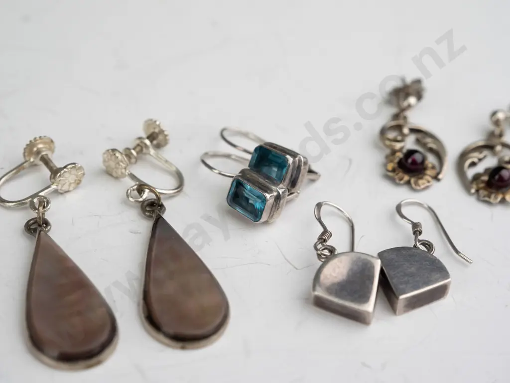4 pairs  of asstd earring all stamped 925 Image 1++