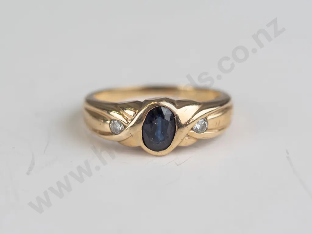 9ct sapphire & diamond ring 3.3gms Image 1++