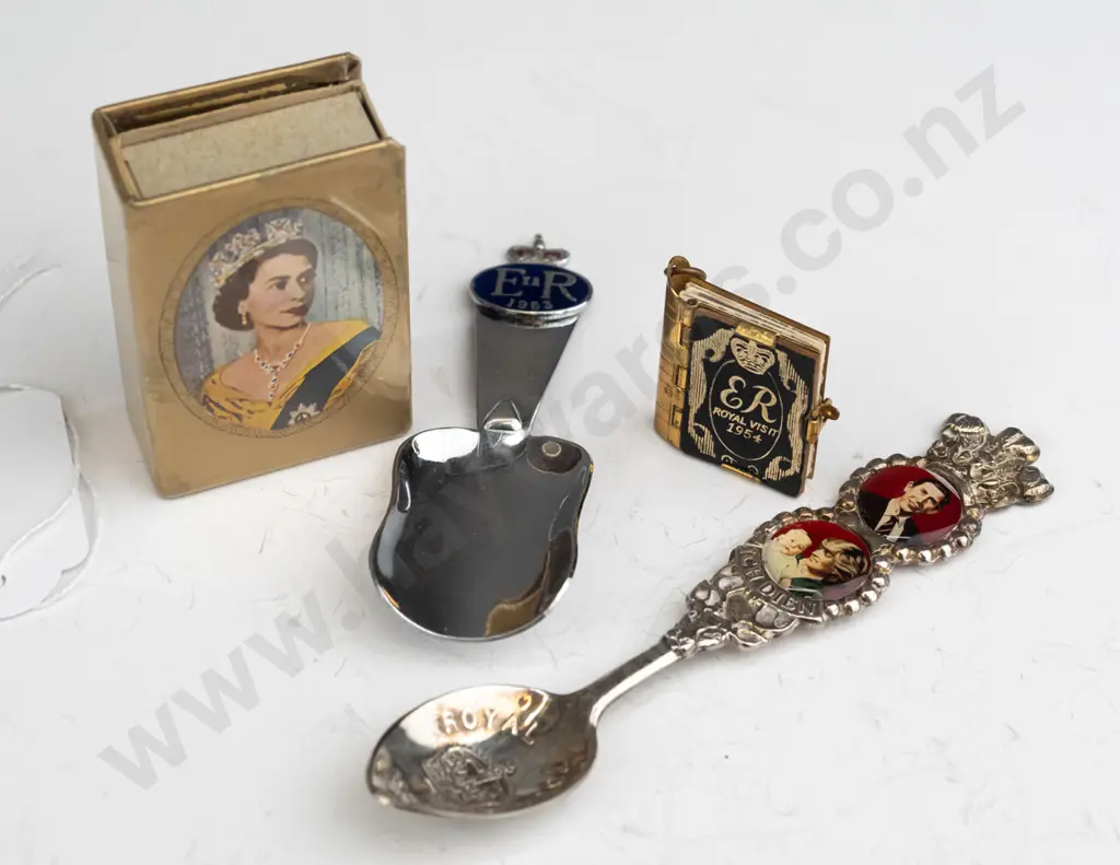 souvenir royal family matchbox cover, small ER royal visit, 1954 picture book & 2 souvenir spoons Image 1++