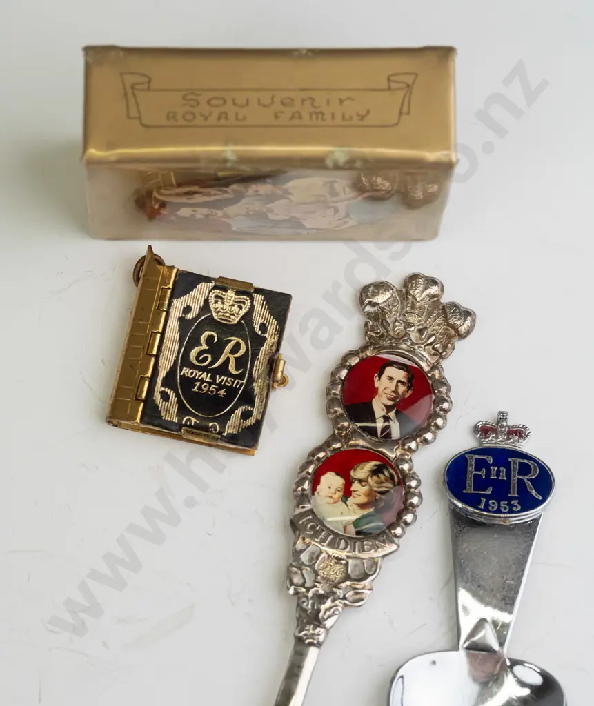 souvenir royal family matchbox cover, small ER royal visit, 1954 picture book & 2 souvenir spoons Image 1++