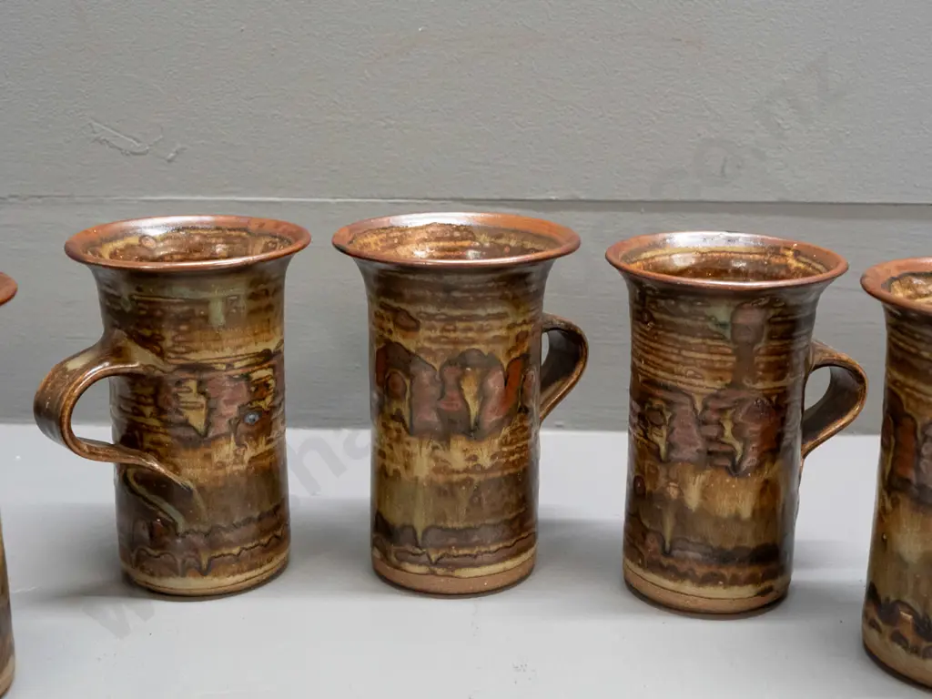 6 pieces of New Zealand studio pottery - 5 mugs with unknown maker's mark and a wall hanging flask by Jane Gregory - Image 1++
