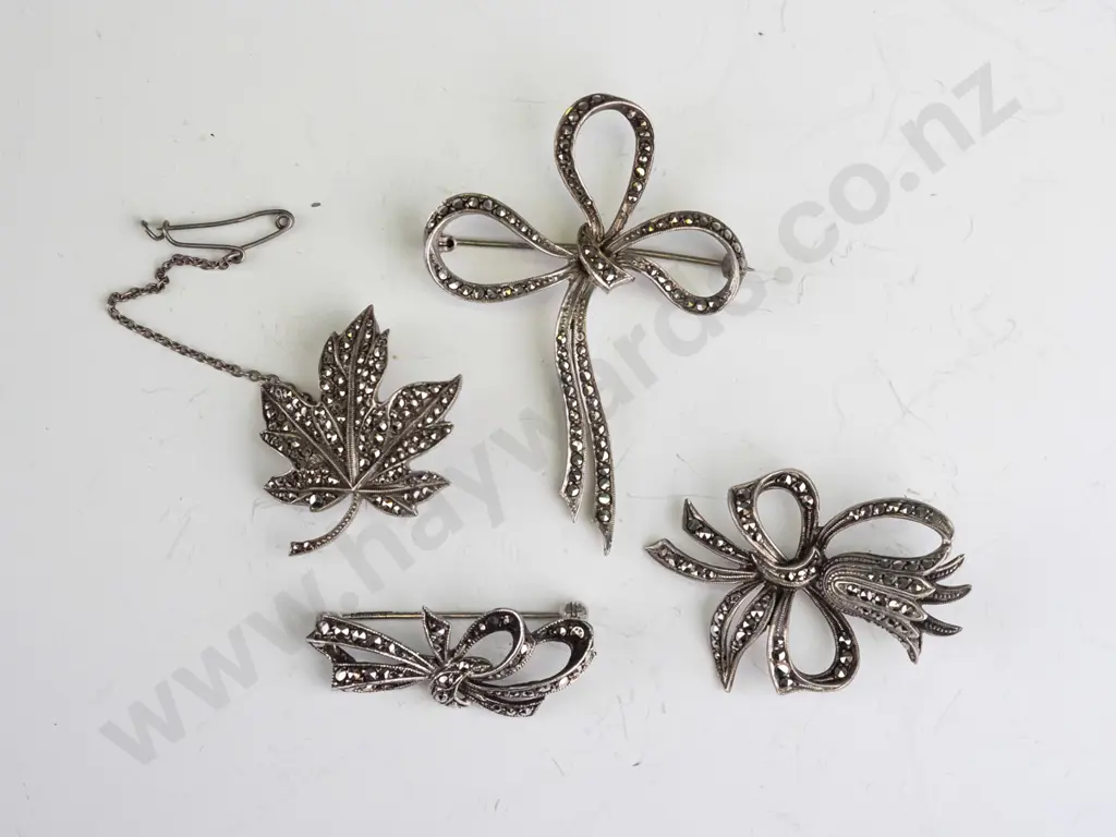 4 marcasite brooches Image 1++