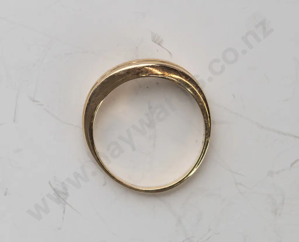 9ct crescent ring 2.8gms Image 1++