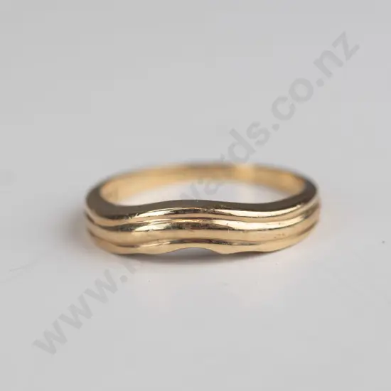 9ct crescent ring 2.8gms