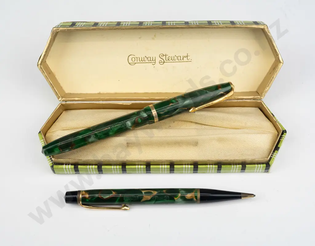 Conway Stewart fountain pen & pencil set boxed Image 1++