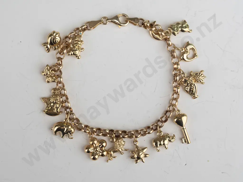 gold charm bracelet stamped 375  7gms Image 1++