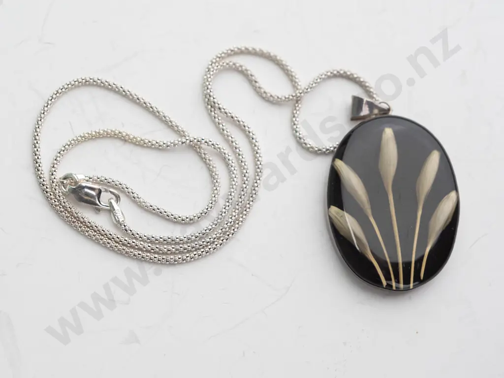 silver necklace stamped 925 Image 1++