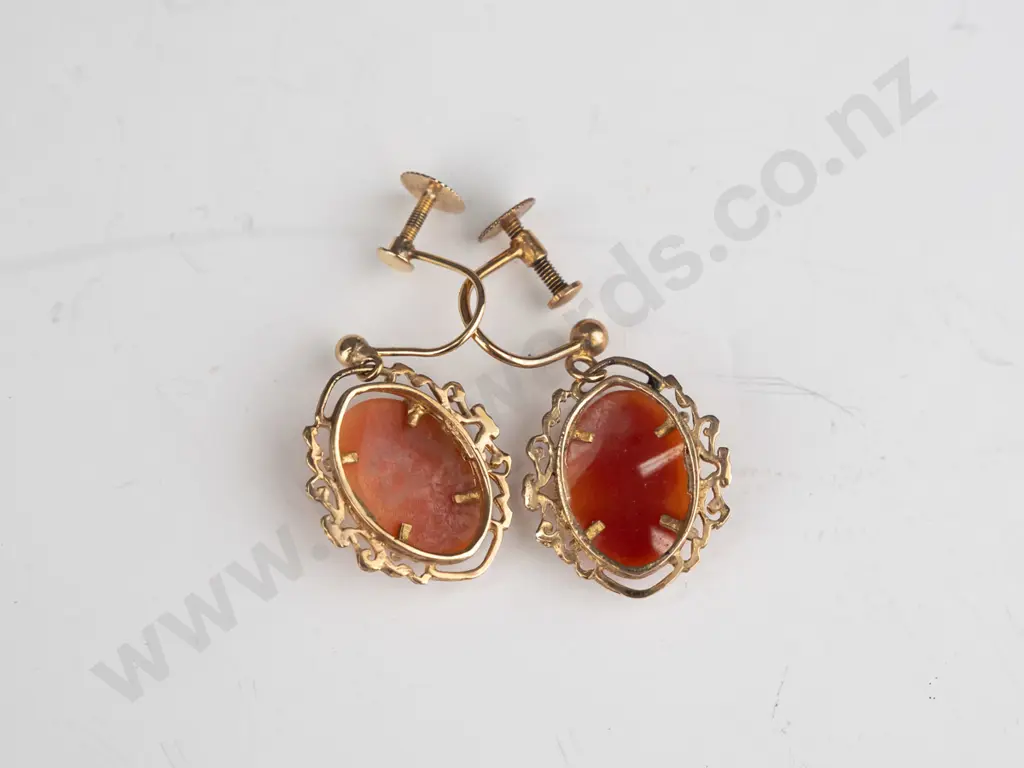 9ct cameo earrings with screw on fittings (3.4gm) Image 1++
