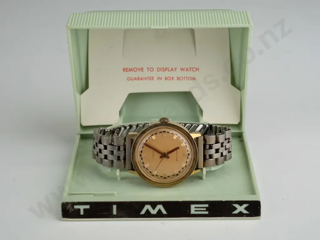 Timex gents watch in original case Image 1++
