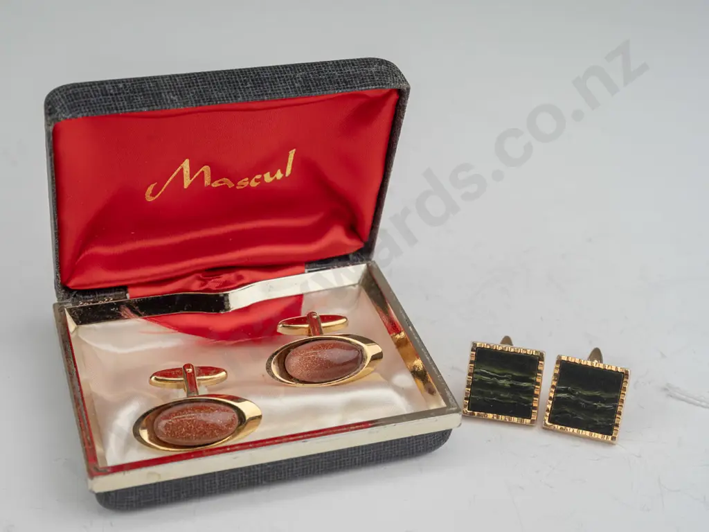 2 pairs of cufflinks - no marks Image 1++